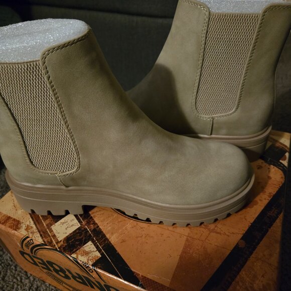 Unrated Pop Chelsea boot - Picture 2 of 3